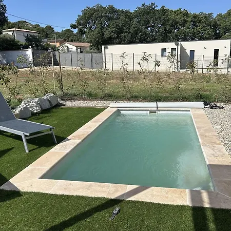 3-room House With Pool And Garden ホテル サズ