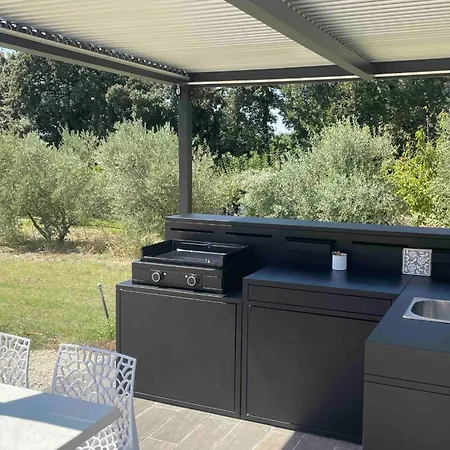 3-room House With Pool And Garden